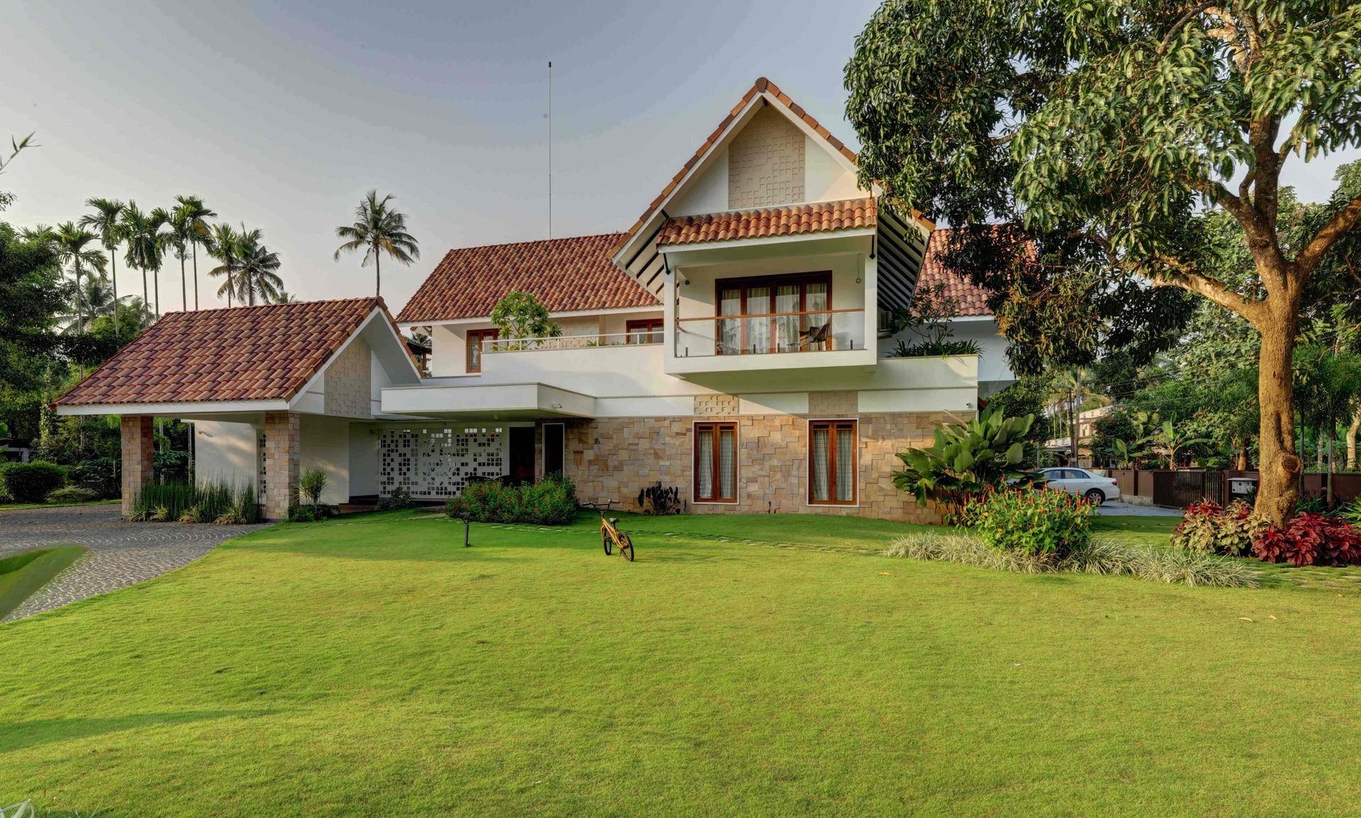 Lucent House - Image 1