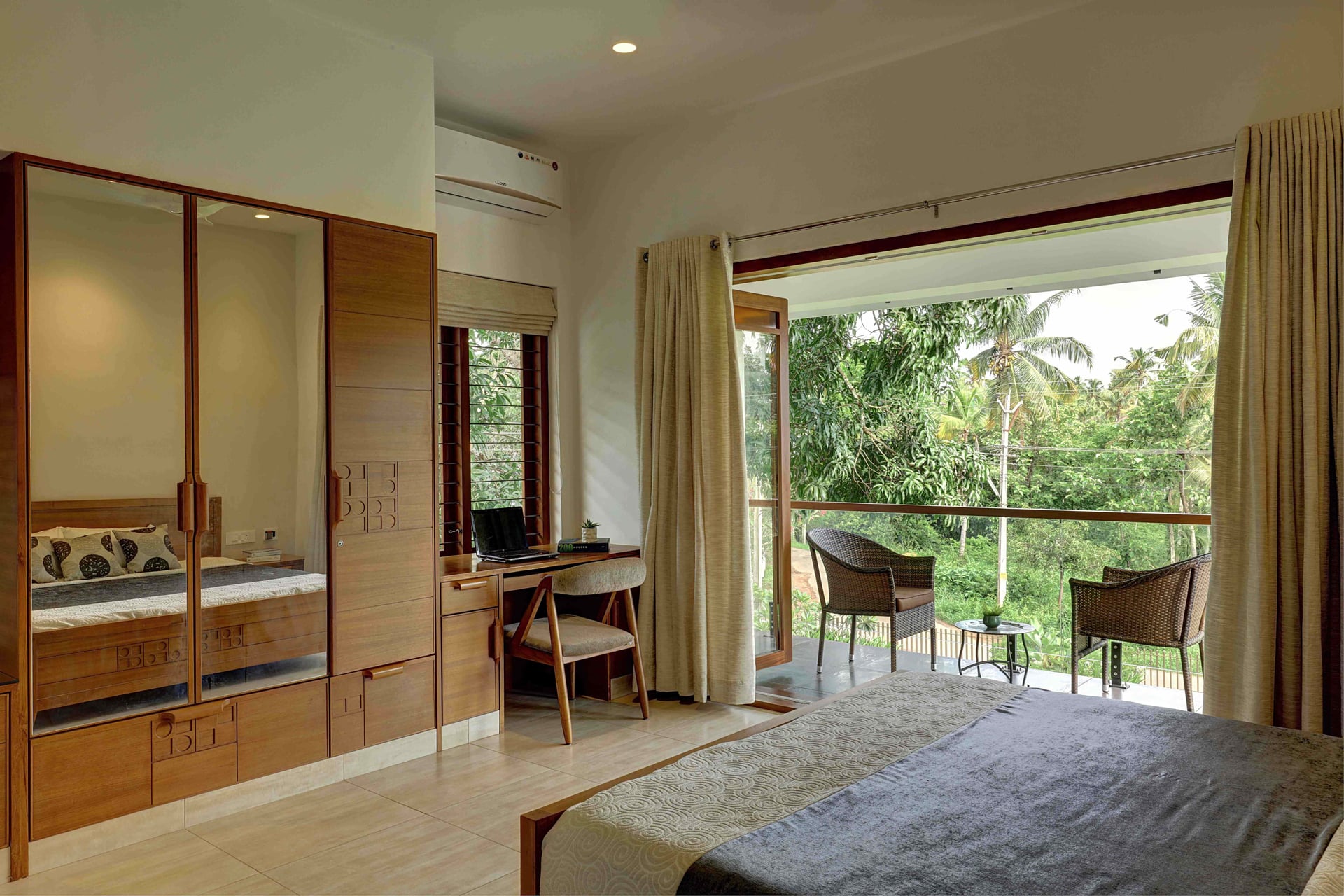 Lucent House - Image 8