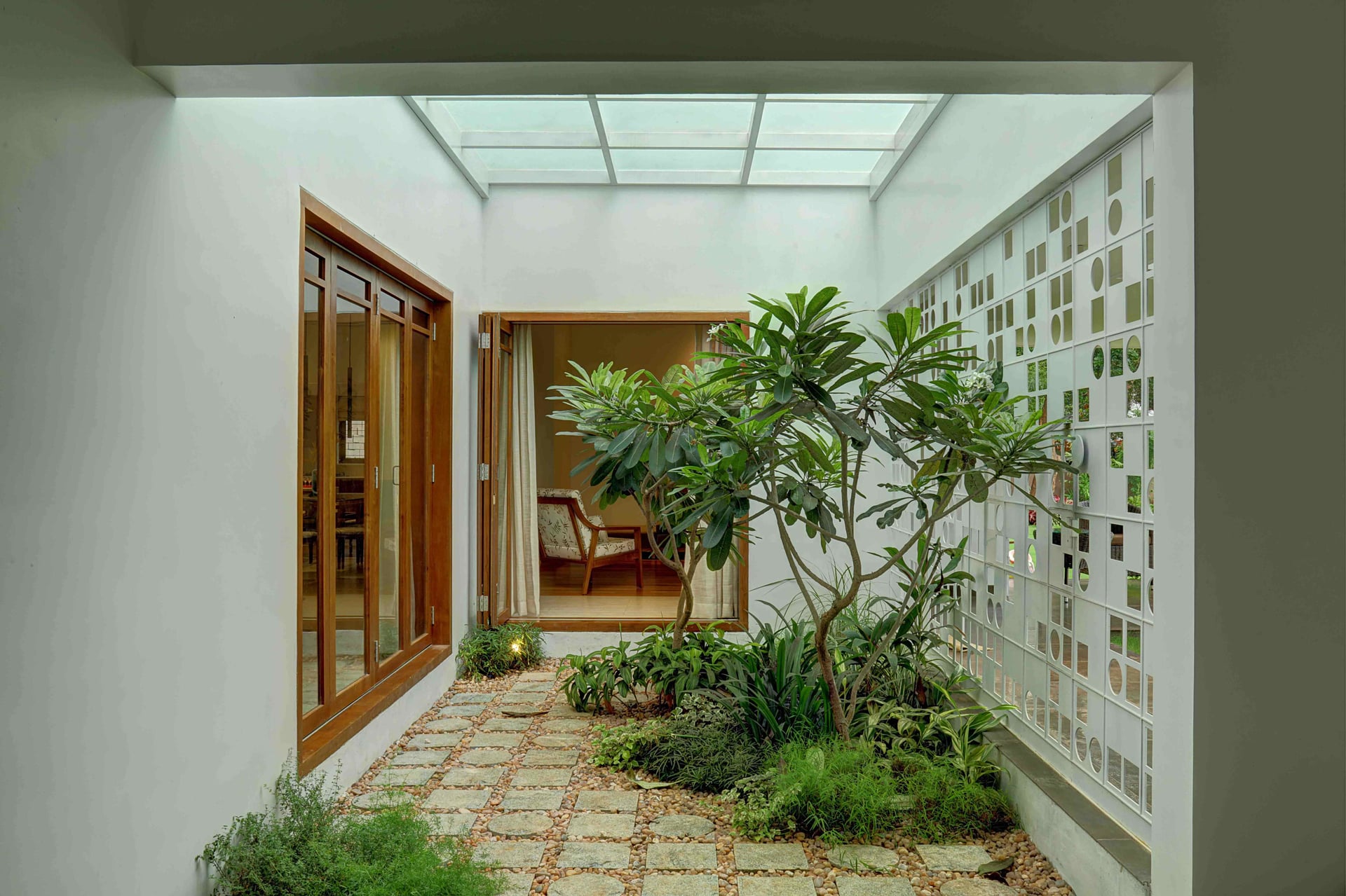 Lucent House - Image 5