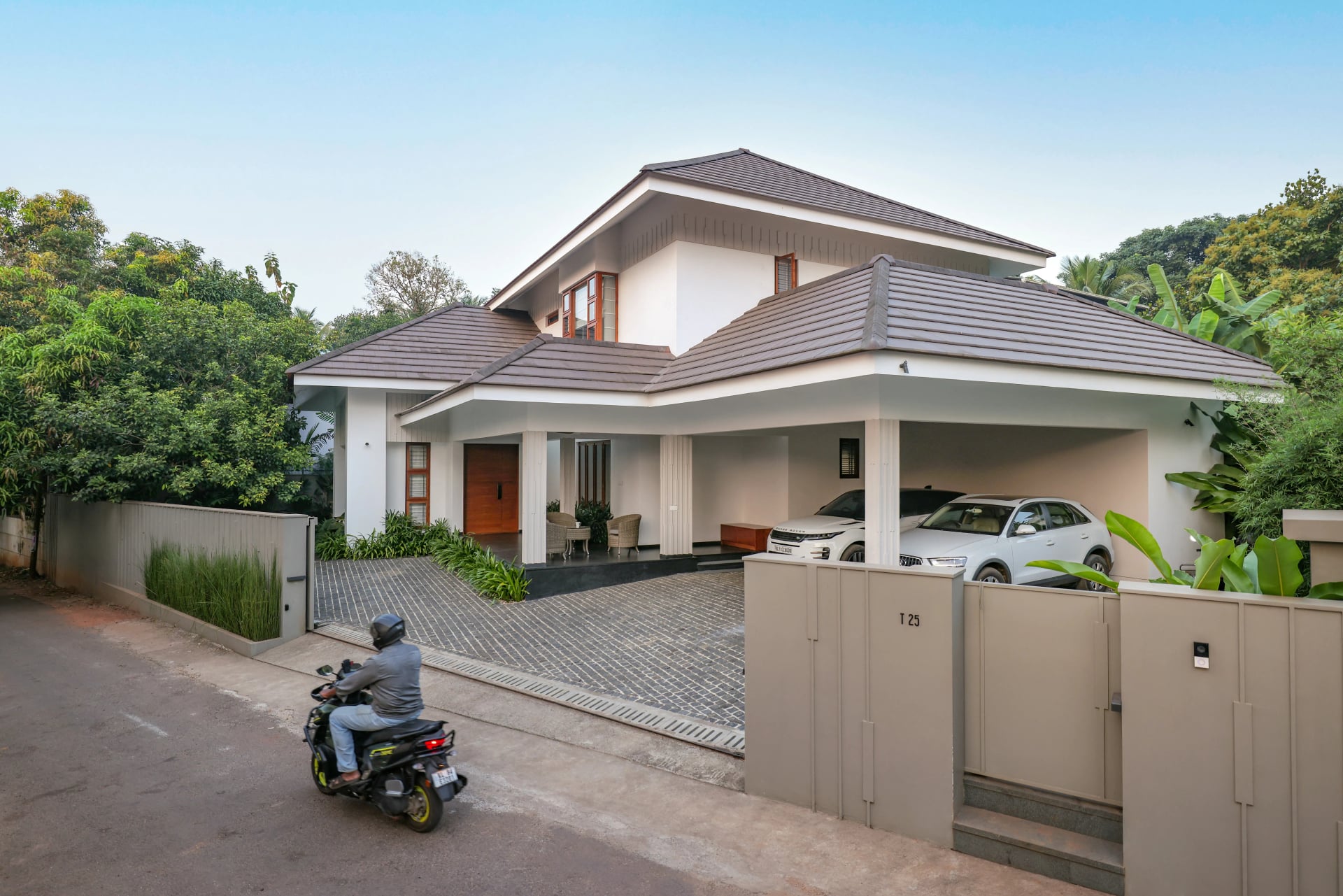 House of Strings - Image 1