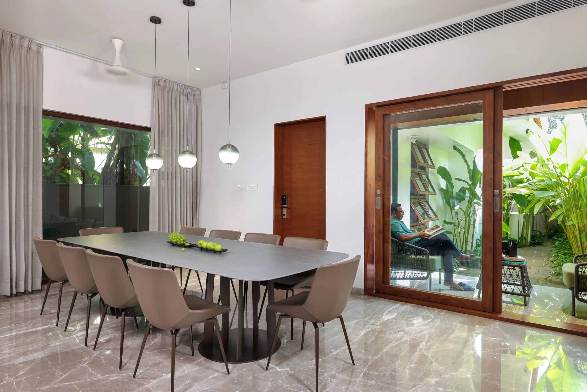 House of Strings - Image 5